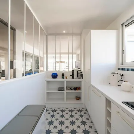 Sublime Contemporary In The Heart Of דירה
